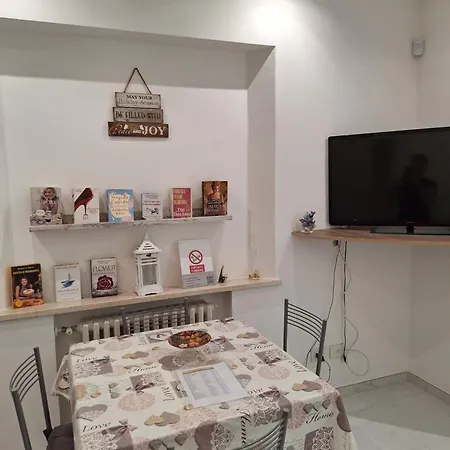 Appartamento Al Piano Terra Con Ingresso Indipendente, Vicinissimo Al Mare-2