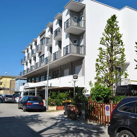 Hotel Diamante 5 minuti dalla fiera di rimini CON PARCHEGGIO INCLUSO-2