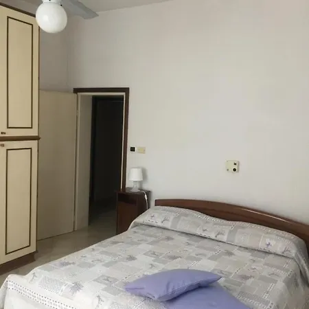 La Casa Di Clara Ombrellone Con 2 Lettini Al Lido San Giuliano Gratis E Parcheggio Privato Gratis-2